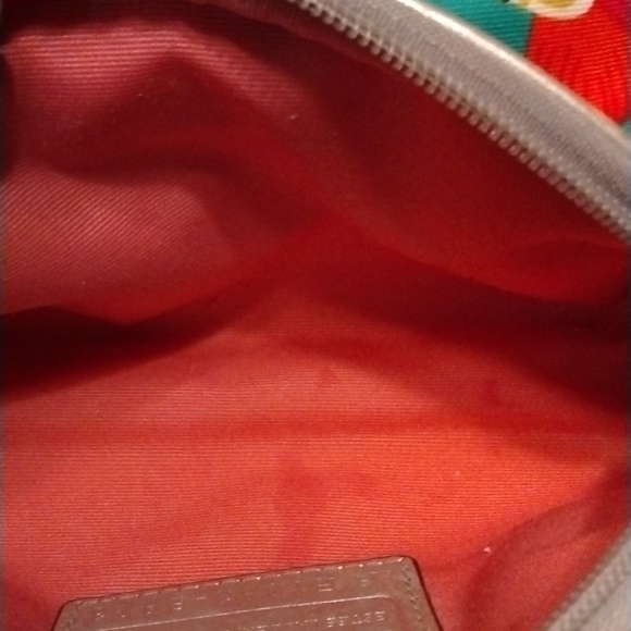 Limited edition coach makeup bag - Picture 5 of 8